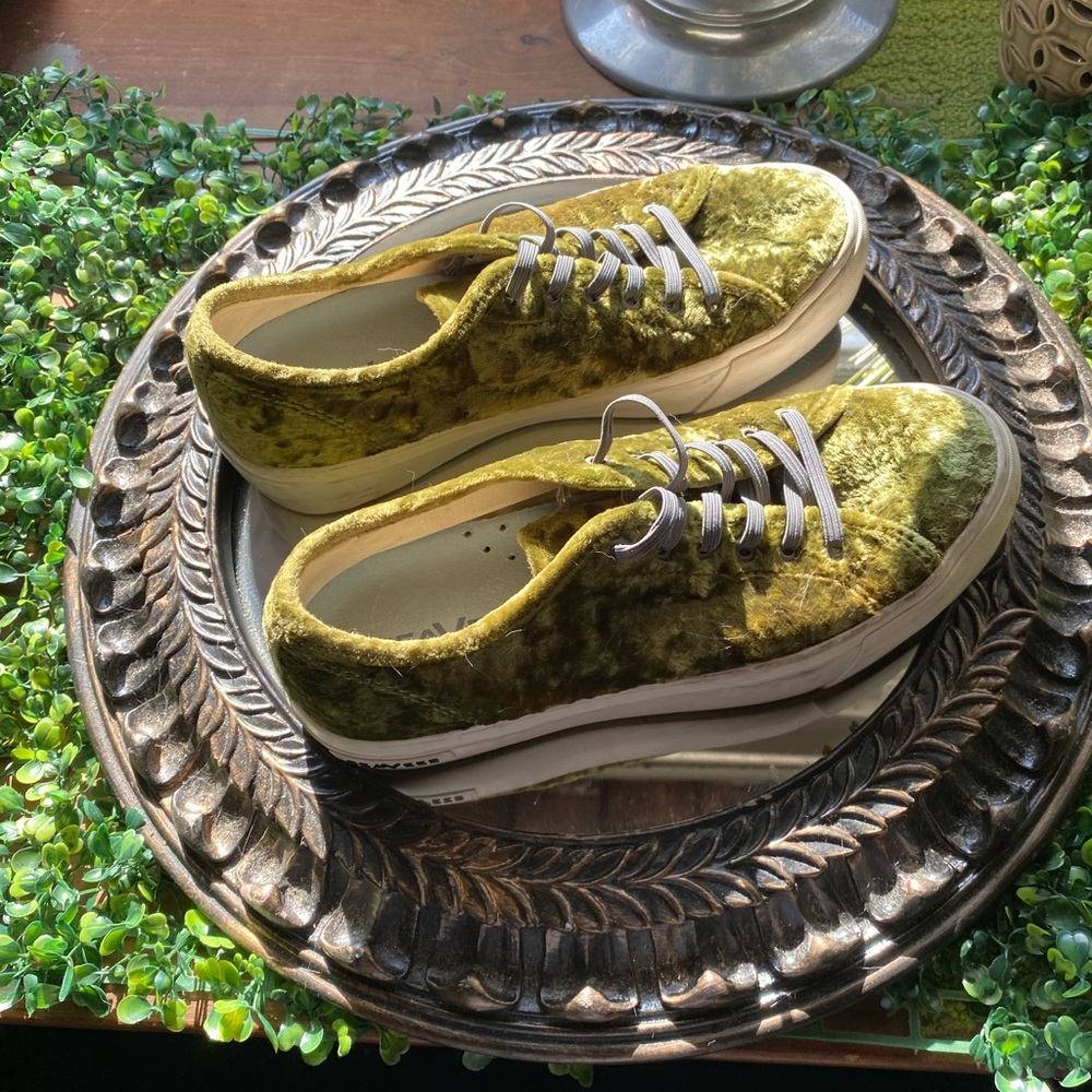 SeaVees Olive Velvet Low-Top Sneakers